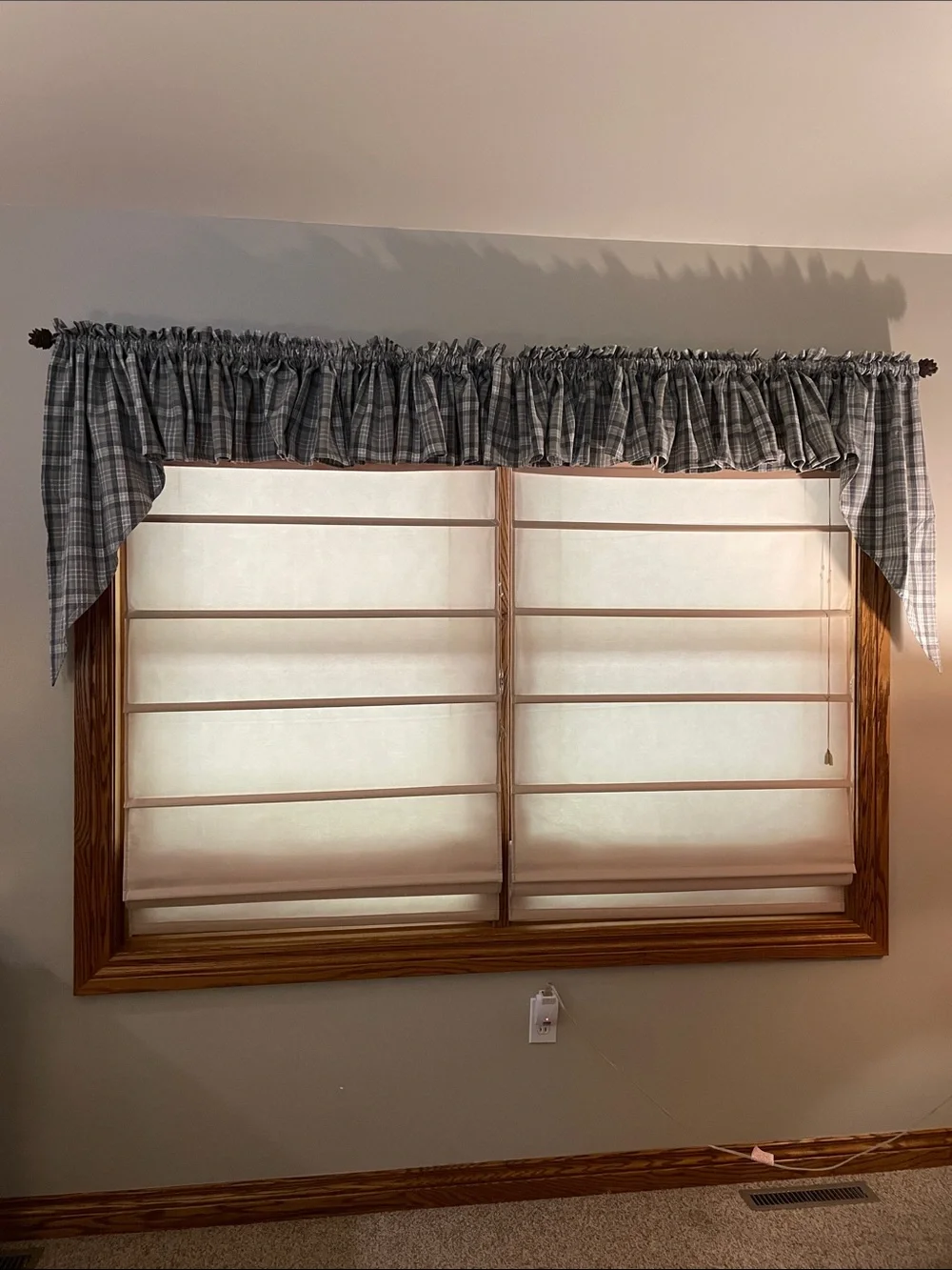 4 Plaid Window Valance Panels and 2 End Pieces in Gray by Park Design